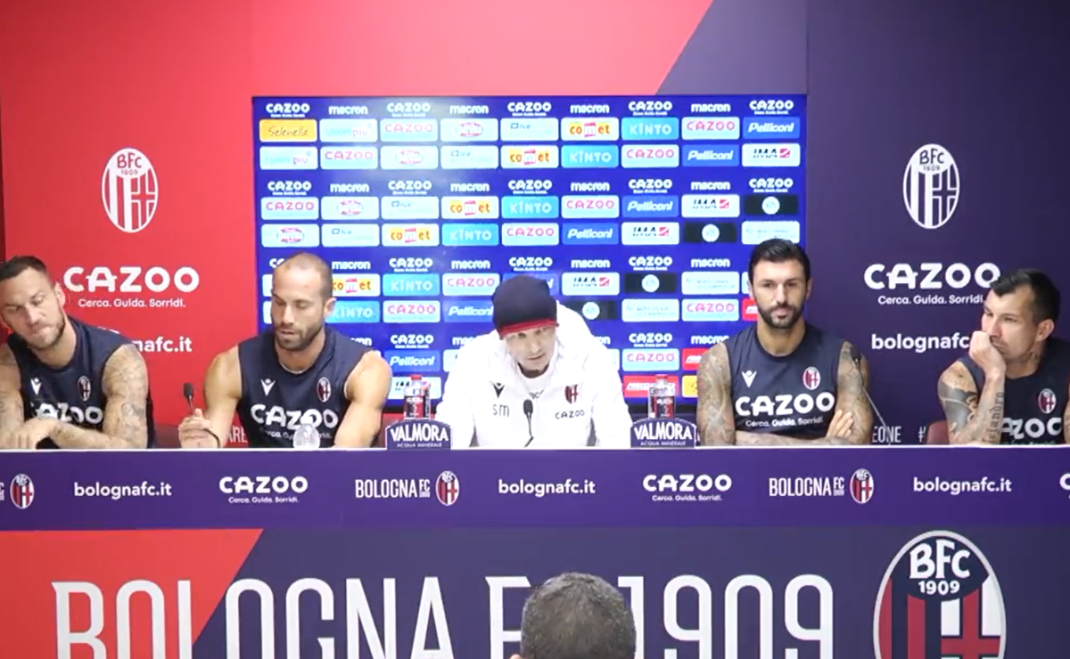 Sinisa Mihajlovic elige a Gary Medel entre sus guardaespaldas en Bologna: 
