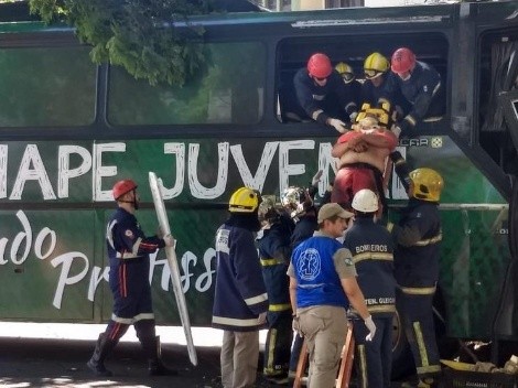 Bus con símbolo de Chapecoense sufre accidente en Brasil
