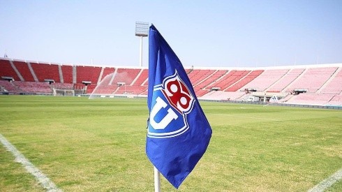 Banderín de Universidad de Chile en el estadio Nacional