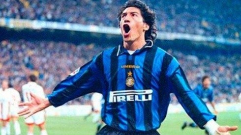 Inter de Milán recordó un golazo de taco que hizo Zamorano en 1998