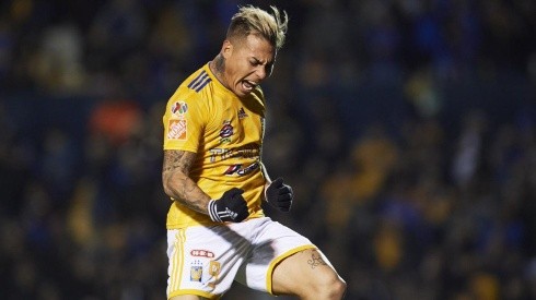 Vargas celebra su gol ante Querétaro.