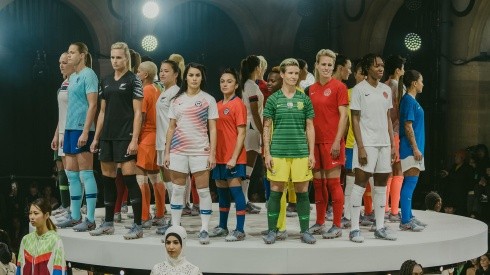 [Fotos] Nike presentó en Paris la camiseta que La Roja Femenina usará en el Mundial de Francia