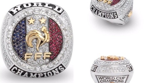 Pogba le regaló a todo los campeones del mundo un anillo al estilo NBA