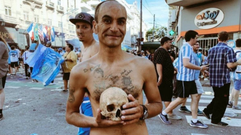 Hincha de Racing llevó el cráneo de su abuelo para celebrar la Superliga