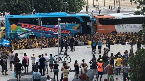 Guerra: hinchas de Flamengo y Peñarol se pelean en Río de Janeiro