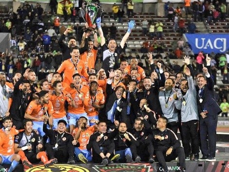 Nicolás Castillo no juega pero gana su primer título en México: la Copa MX