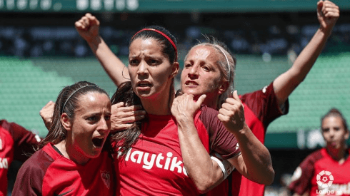 Karen Araya le da el empate al Sevilla con un terrible zapatazo