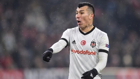 Besiktas de Medel consigue un triunfazo ante el líder de la Superliga turca