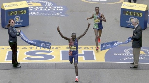 El Maratón de Boston tuvo un final histórico lleno de emociones