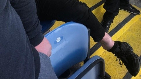 Fanático del Leeds se rompió el tobillo celebrando el gol