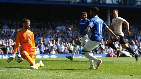 Everton goleó 4-0 a un Man United sin vida y sin Alexis