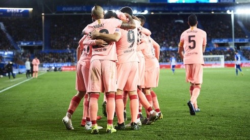 Vidal y el Barça festejan contra Deportivo Alavés y saborean la Liga 2018-19.