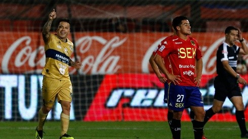 El jugador de Everton de Viña del Mar anotó tres tantos ante Unión Española en Santiago