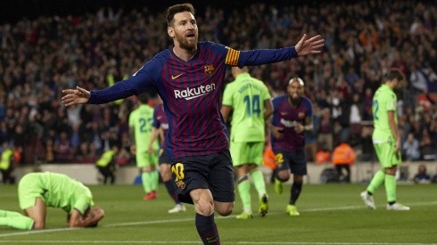 Messi festeja su gol y La Liga.