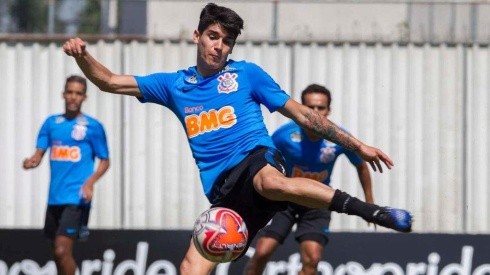 Ángelo Araos no ha podido quedarse con un lugar en Corinthians