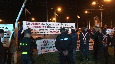 Una postal de las protestas de los ex empleados de Conmebol
