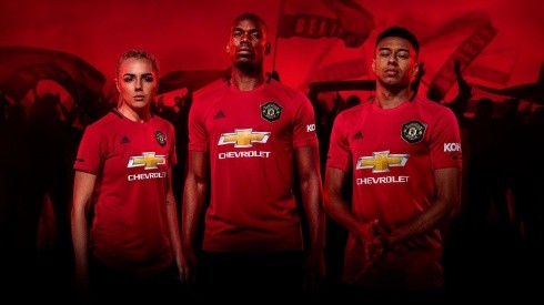 Manchester United presenta su nueva camiseta sin Alexis Sánchez