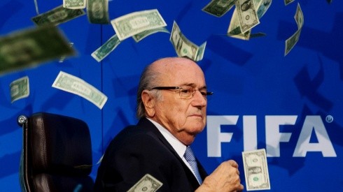 Joseph Blatter le reclama 120 relojes de lujo a la FIFA