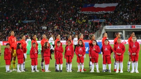 Himno nacional en la Roja femenina