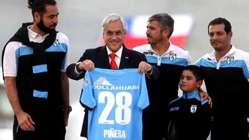 Sebastián Piñera con la camiseta de Iquique