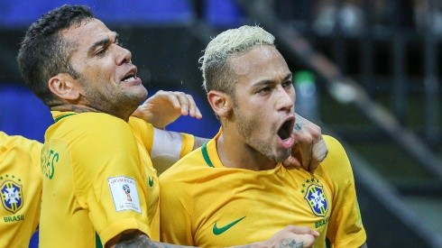 Tite le quita la capitanía a Neymar y se la da a Dani Alves