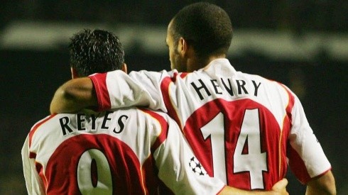 Thierry Henry junto a La Perla en Arsenal