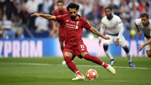 Liverpool abre la cuenta al minuto de juego con penal de Salah