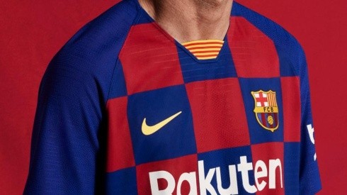 Barcelona presenta su nueva camiseta con los polémicos cuadros azulgranas