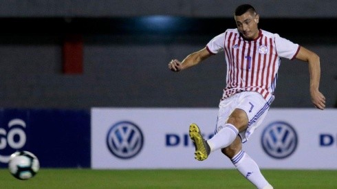 Óscar Cardozo anotó desde el punto penal el 1-0 sobre Honduras. (Foto: Twitter Selección de Paraguay)