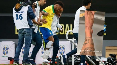 Neymar comparte su tobillo.
