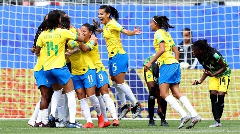 Brasil golea a Jamaica en su debut en el Mundial