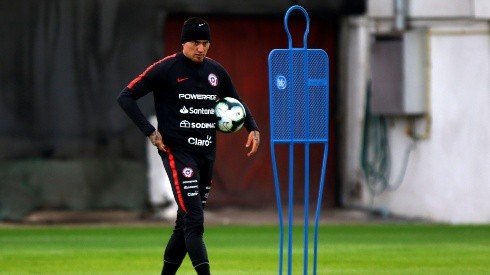 Nicolás Castillo continúa trabajando para ser titular en la Roja (Foto: Agencia Uno)