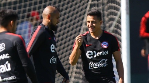 Vidal y Alexis valoraron el debut goleador de la Roja en Brasil