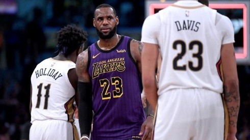 LeBron James le cede el número 23 a Anthony Davis en los Lakers