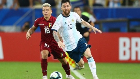 Soteldo y Messi en Maracaná. El argentino ganó el "clásico de pulgas"