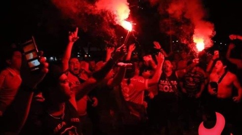 Los hinchas brindan su apoyo a La Roja en Porto Alegre