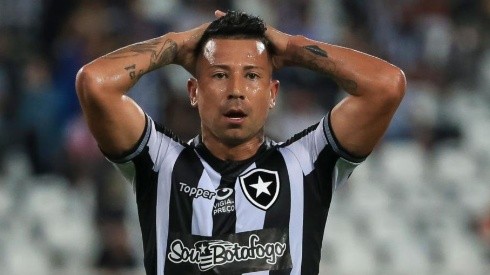Leo Valencia se está transformando en un problema para Botafogo (Foto: Getty Images)