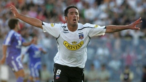 El 5 de octubre de 2008, Lucas Barrios marcó en el triunfo de Colo Colo a la U en el Monumental.