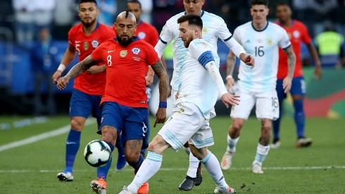 Arturo Vidal respalda los reclamos de Lionel Messi