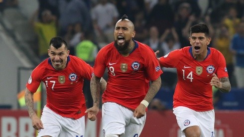 Fiebre por Copa América en Perú: Bautizan niños con los nombres de Medel y Vidal.