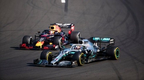 El momento en que Lewis Hamilton supera finalmente a Max Verstappen