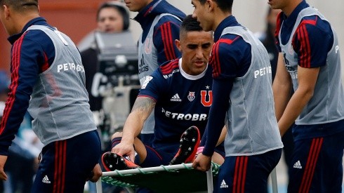 Osvaldo González fue retirado en camilla el sábado pasado