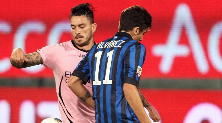 Mauricio Pinilla (2003-2004)    Fue fichado por los neroazzurri directo desde la Universidad de Chile pero jamás llegó a debutar con ellos. Fue prestado en dos ocasiones, al Chievo Verona y al Celta de Vigo, hasta que finalmente fue vendido al Sporting de Lisboa.