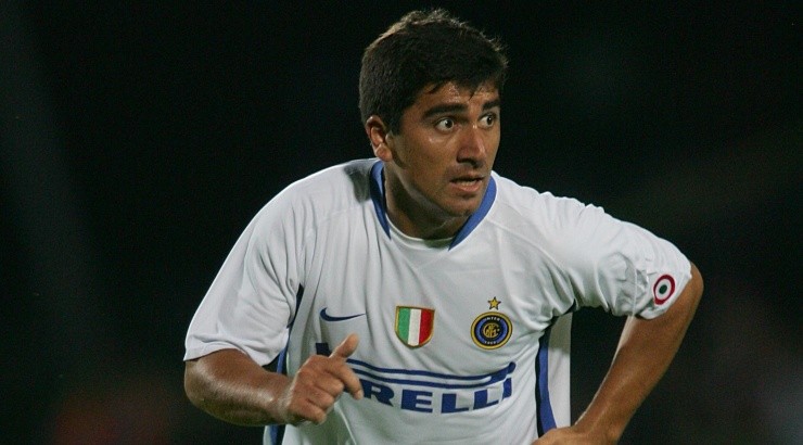 David Pizarro (2005-2006)    Tras su brillante paso por Udinese, fue adquirido por 18 millones de dólares y rindió de acuerdo a lo esperado. Tuvo que ganarse el puesto con Juan Sebastián Verón y, al irse el argentino, fue fichado Patrick Viera y esto complicó sus opciones. Ganó la Serie A, la Copa de Italia y la Supercopa.
