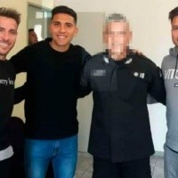 Polémica: jugadores de Boca visitan la cárcel junto a líder de la barra