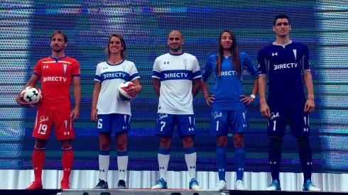 Martín (segunda de izquierda a derecha) durante la presentación de los nuevos uniformes.