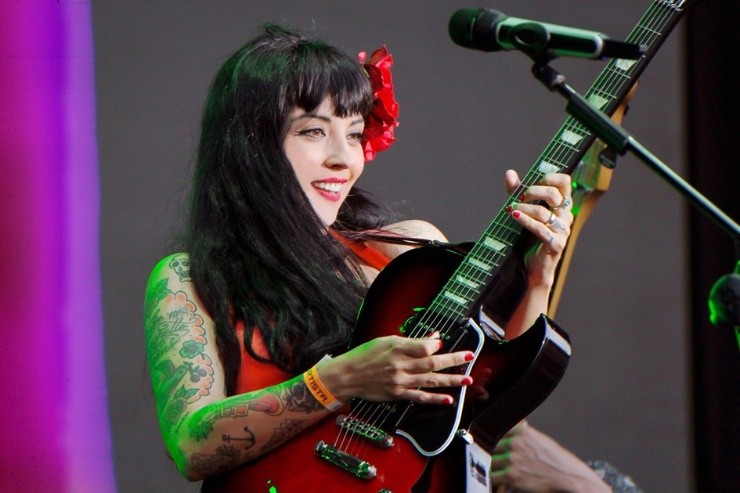 Esta es la fotografía original tomada a Mon Laferte en la Cumbre del Rock Chileno (Foto:Ignacio Orrego/Fotorock).