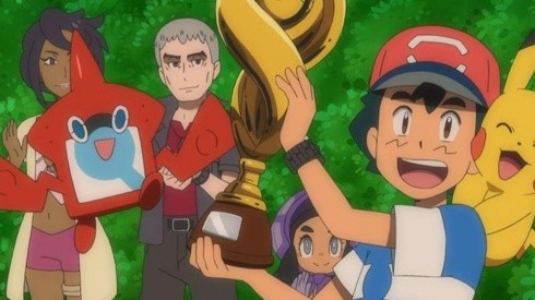 Ash con su trofeo.