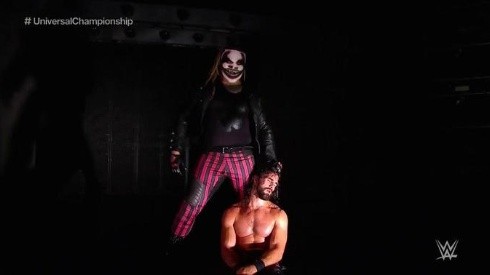 Rollins retiene el título Universal ante Strowman y es atacado por Bray Wyatt