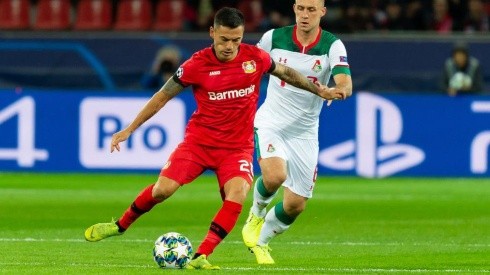 ¿Gol de Charles Aránguiz? Tiro del chileno provoca el empate del Leverkusen en Champions League